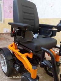 عربة معوقين جديده غير مستخدمه للبيع للإستفسار 07709096108