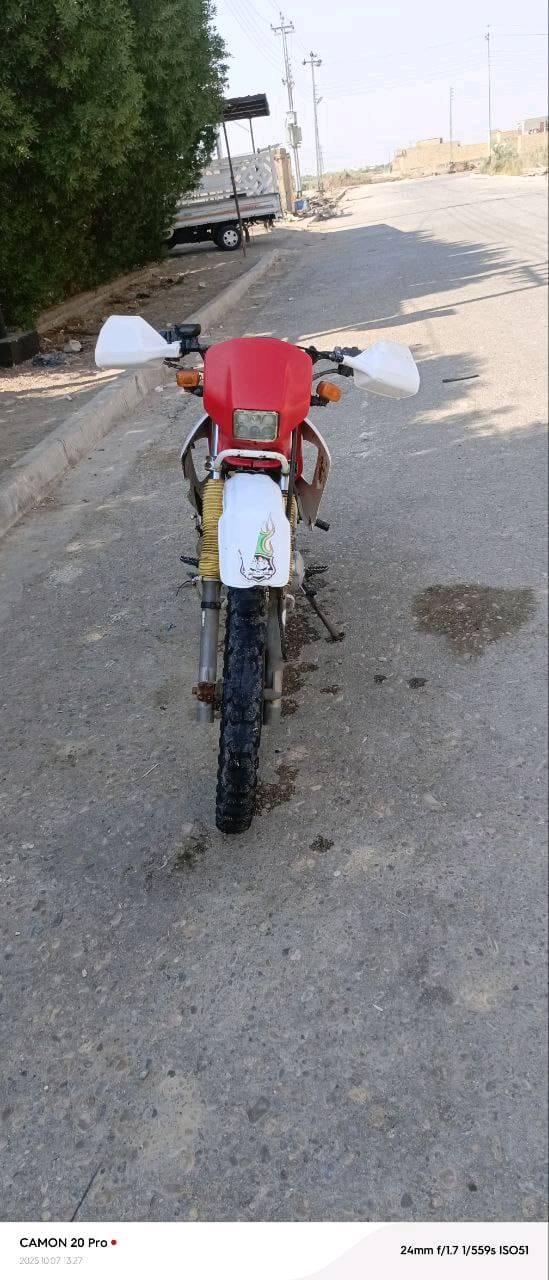 السلام عليكم  دراجه قفاز هوندا 
شغاله. ابيع كوم حديد. بدون اوراق مكان العماره 