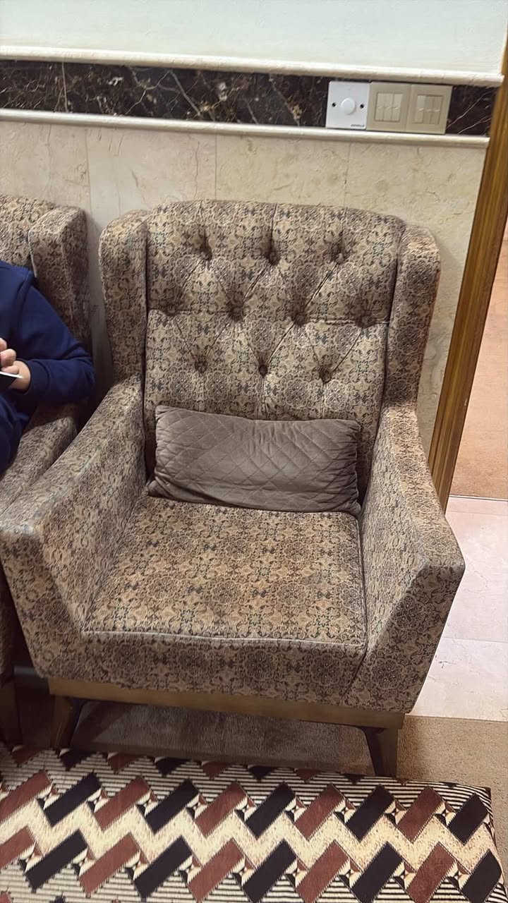 السلام عليكم
تخم للبيع مستعمل تركي بس بحاله ممتازه 
٨ مقاعد
٢ كرسي
٢ قنفات
المكان بغداد حي الخضراء
 ***********
