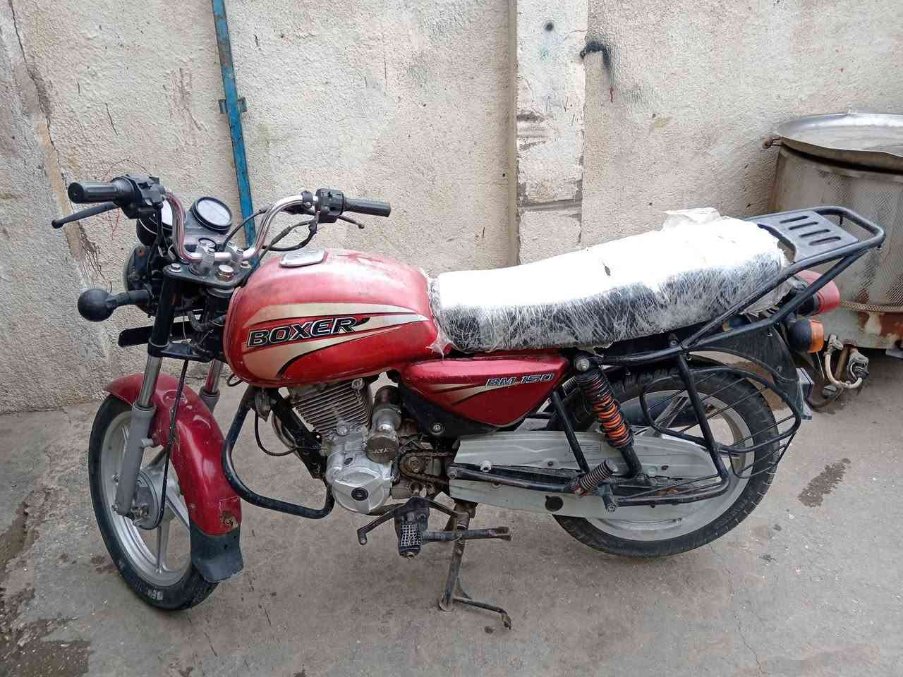 سلام عليكم دراجه بوكسر أوراق صولي محرك ديون 2018 اريده ٦٥٠ بيه مجال قليل مكان كربلاء قرب مستشفى الحسيني ***********
