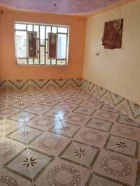 شقه للايجار غرفه صاله مطبخ بارد+حار ماطور وتانكي كيزر وطني خط ثاني عنو...