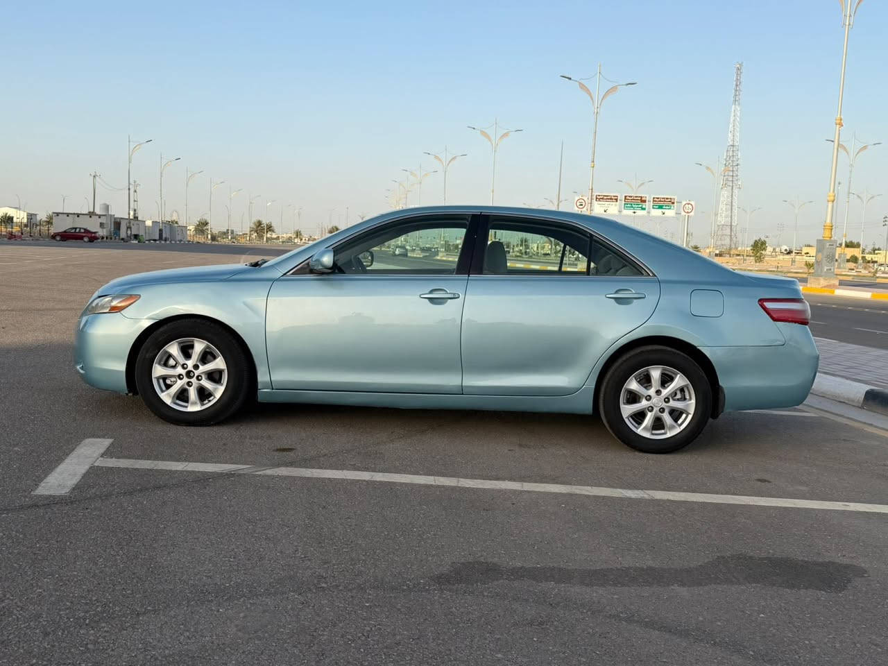 كامري موديل ٢٠٠٧.  مكفوله. السعر ٨٣. للاستفسار ***********. السياره بدون حادث جديده ماشيه ١٤٠. بيه صبغ جماليه. اثر جراد عندي صورهه قبل الصبغ.  مواصفات lt   محرك ٤سلندر. محرك وكير جدد السياره جاهزه مابيه نقص. عنواني كربلاء
