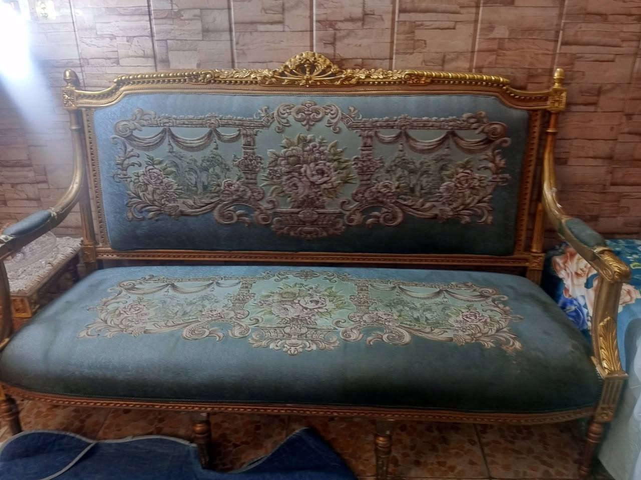 للبيع تخم دمياطي طراز انكليزي مستعمل بدون اضرار يحتاج غسل ١٠ مقاعد مع سيت تلبيسة و٥ كوشات و٣ طبلات السعر ٨٥٠بدون توصيل


**إذا كنت صاحب هذا الإعلان وتريد حذفه لأي سبب، رجاءا أرسل رسالة إلى الدعم الفني**