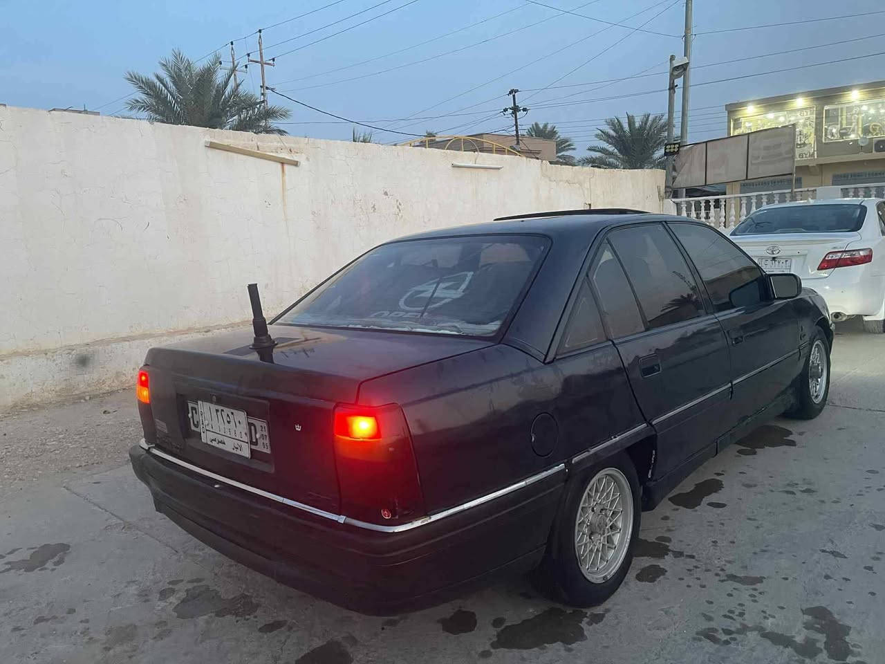 سلام عليكم
للبيع اوبل اوميكه محرك وكير فول 
صدرها كهربائيات كلها زينه 
فول كير عادي جام وتنته كهرباء 
مصبوغة عام اثر جراد 
ويلكب تخم تاير جديد 
موديلها ١٩٩٣ سنويه ساقطه 
سعرها ٣٥ وبيها مجال 
للاستفسار ***********
