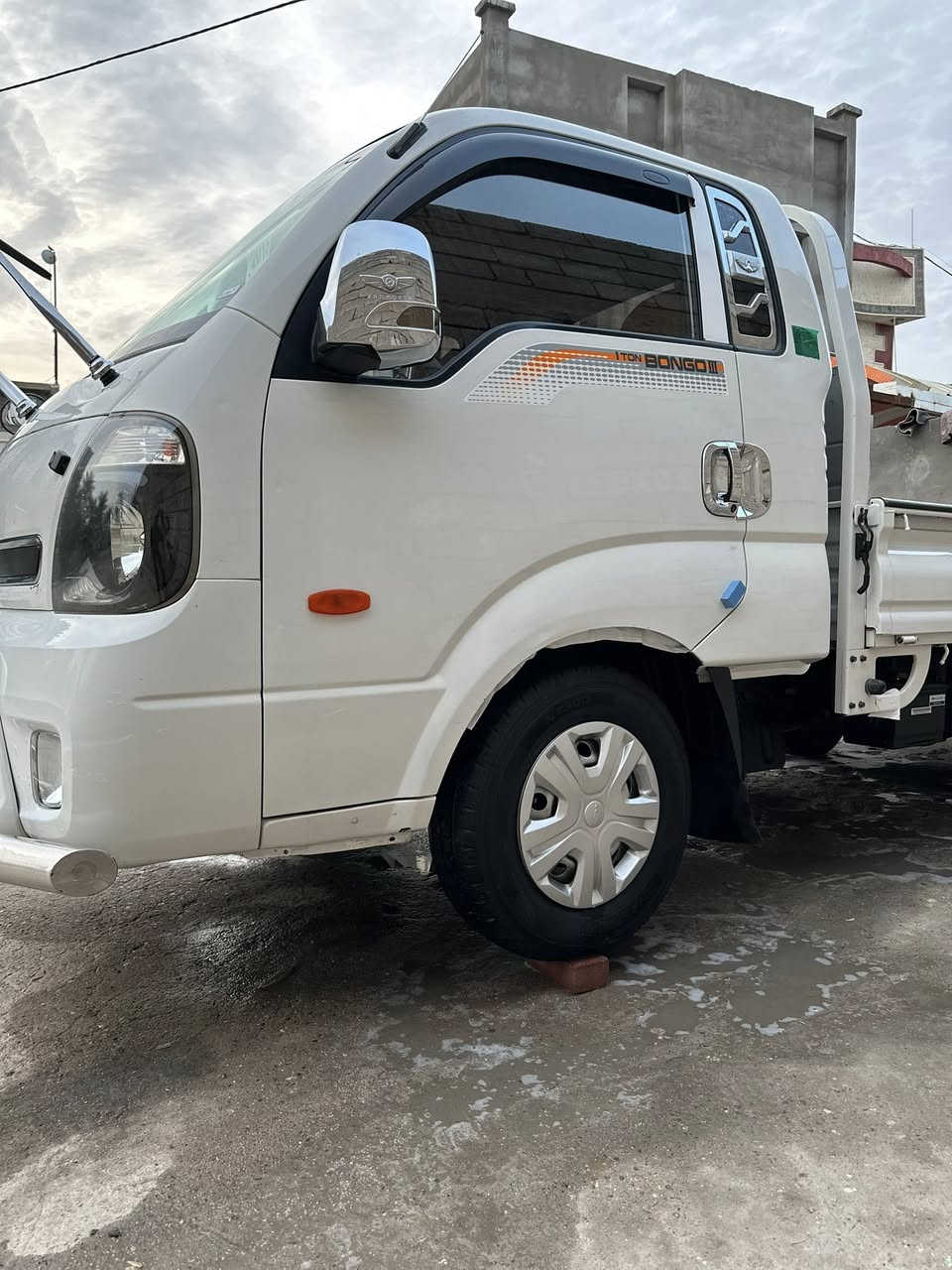 سلام عليكم اخوان بنكو 2016 سياره جديده بلاديه ماشيه 98حقيقي  اخت ل20 كفاله من ضربه وصبق وتبديل محرك بلادي حداديه كير شاصي كلهن كفاله تخم تاير صار سبوع شاده دوشمه جديده سياره جاهزه  تحويل مباشر لسعر   125.   وبيها مجال  لعلوان بصره ابو الخصيب الهاتف ***********
