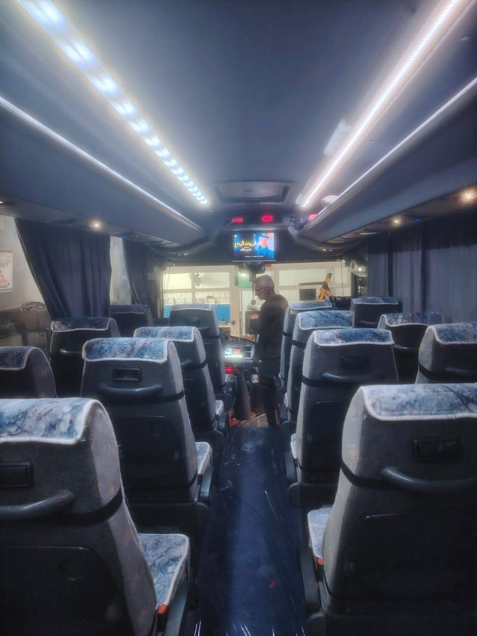 سياره ٢٠١١ للبيع المستعجل طخم تاير مكينه كمينز ١١٤ السياره بيها خروجيه جديد جاي من السعوديه ٢٧٠ اوبيها مجال
