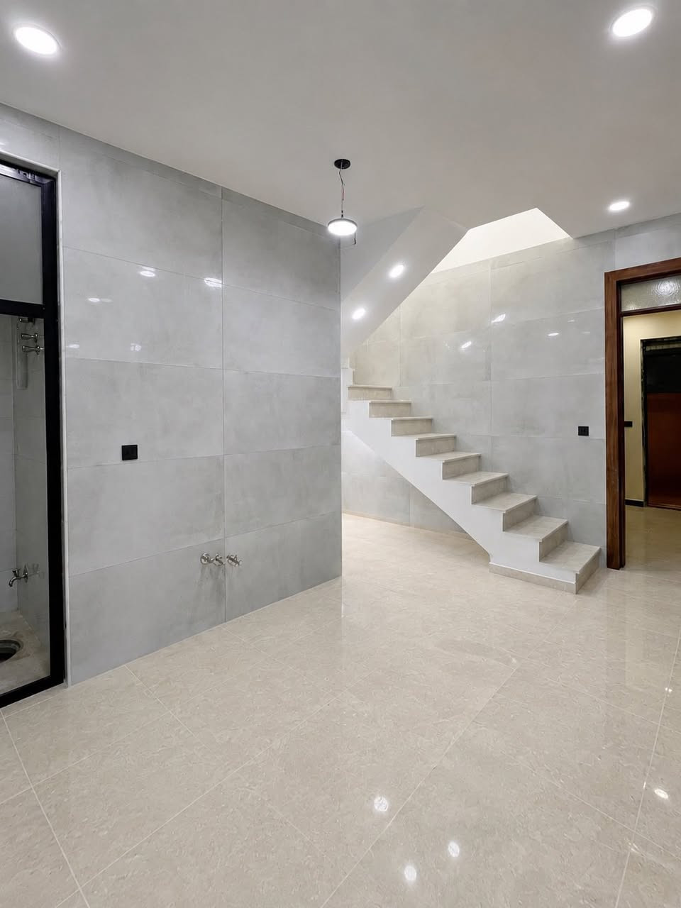 🏠 مشتمل حديث للبيع
📍 حي القاهرة / الضباط
مقابل مول القاهرة – الفرع الثاني

📐 المساحة: 44.5 م²
↔️ الواجهة: 5 م
🏗️ بناء حديث (2026)

🔹 غرفتا نوم
🔹 صالة
🔹 مطبخ
🔹 حمام

📞 ***********
📩 مراسلة الصفحة متاحة

✨ فرصة مناسبة للسكن وبسعر منافس.
