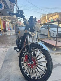 دراجه سولنك 25 للبيع طالعه من المعرض يوم 30/ 6 دراجه زيروو صار ٥ ايام ...