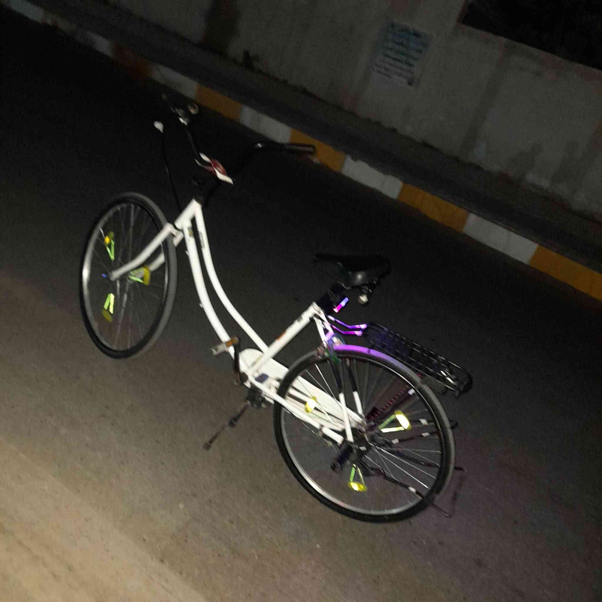 السلام عليكم ورحمه الله وبركاته باسكل للبيع مديل 21نضيف غراض كامله سعر 125بي مجال حگ جيه او مراوس باسكل بناتي نضيف للستفسار الرقم***********
