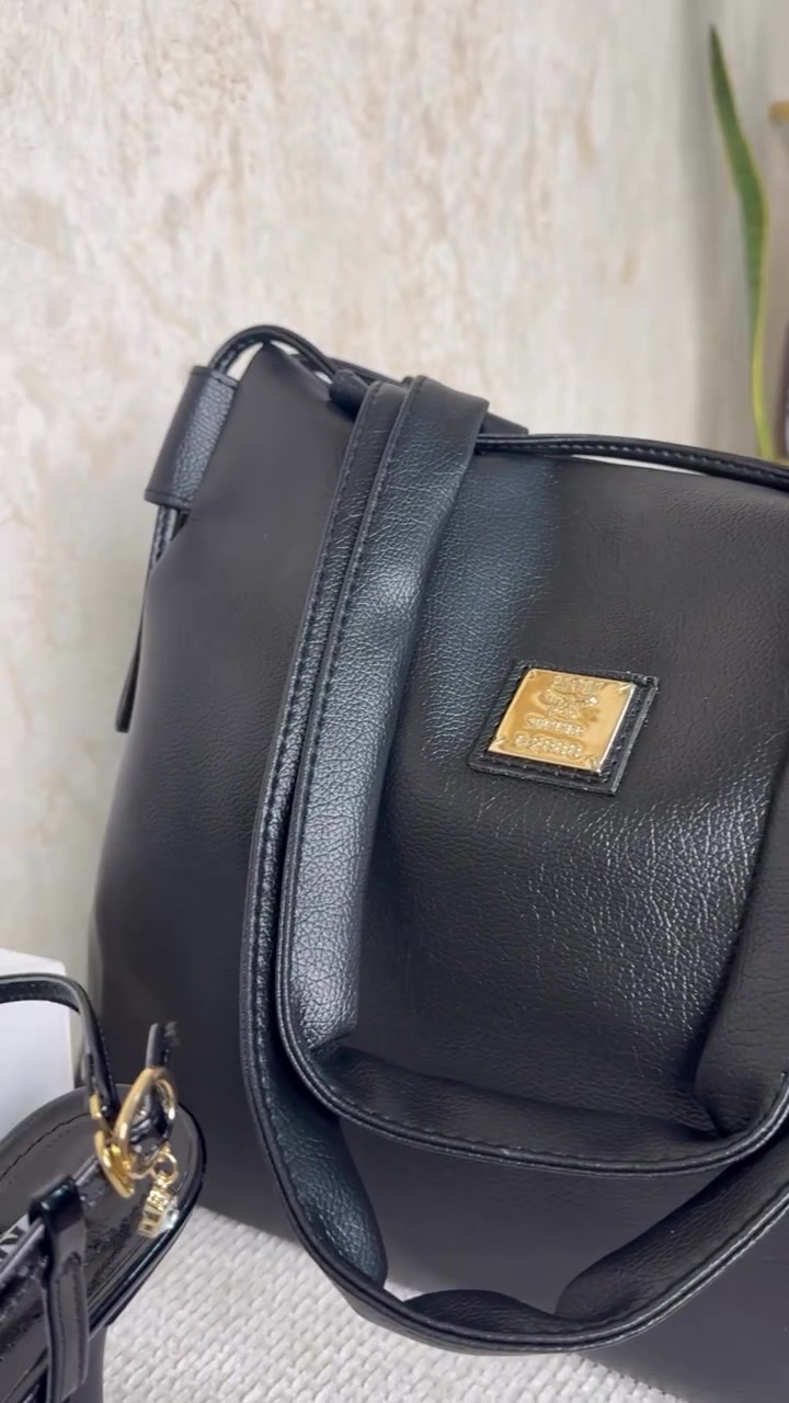 #explore #اكسبلور #model #العراق #شهرزاد 
شهرزاد:حيثما تكون يكون الرقي والاناقه
حذاء كوالتي عالي الجوده KB
كعب ارتفاع 6cm 
القياسات 35-36-37-38-39-40
يضيف لمسات من السحر والفخامه لاطلاله استثنائية
السعر 19 الاف
التوصيل داخل وخارج كربلاء متوفر
للحجز والاستفسار مراسلة البيج
او التواصل عبر واتساب ***********
