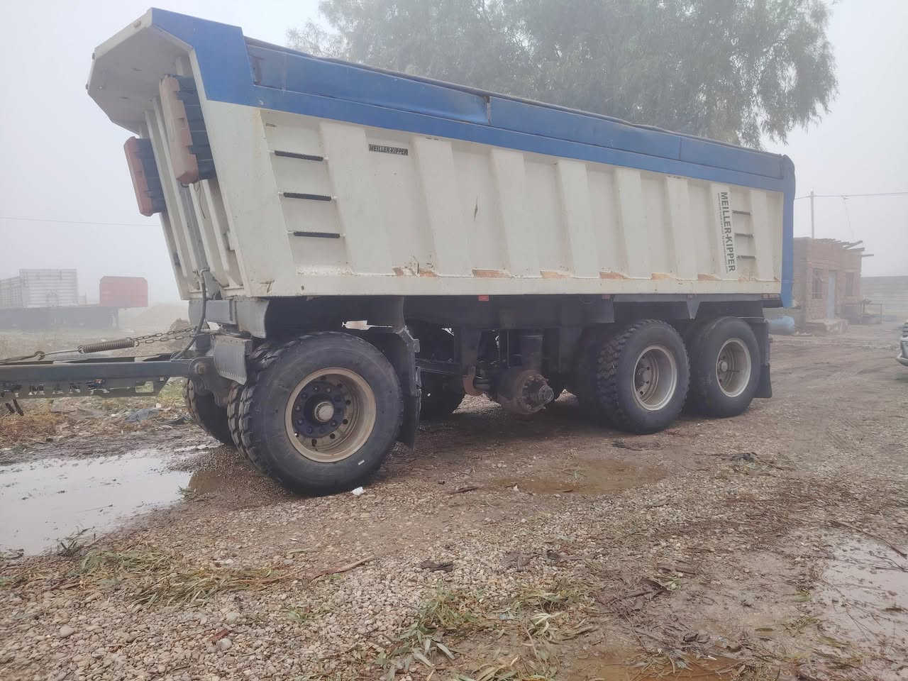 مقطوره للبيع ٧ طوله ٢٠ متر وزنه ١١ ونص مكانه ديالى ***********
