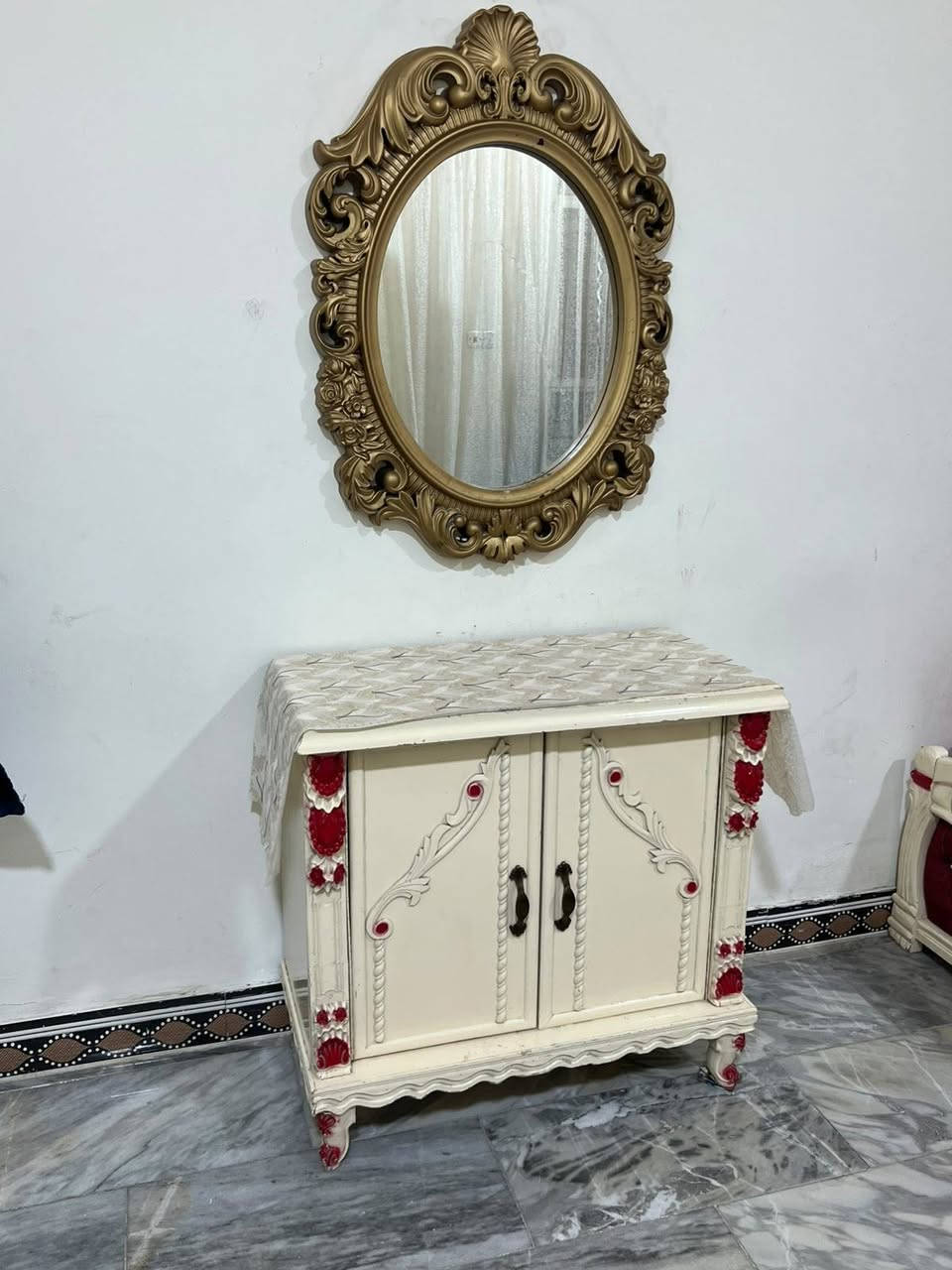 غرفه كامله شبابيه خمس شرابي جربايه سرير السعر 900 وبيها مجال بسيط غرفه نجاره درجه اولى
***********
