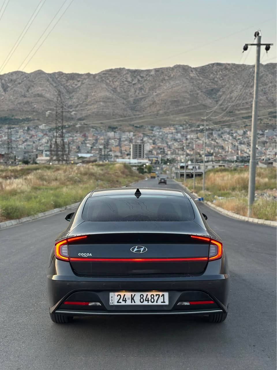 Hyundai Sonata 2021
هيونداي سوناتا ٢٠٢١
مواصفات SE

مكينة ٤سلندر حجم ٢.٥لتر تنفس طبيعي
السيارة حتي الدعامية بدون صبغ بيها ربع جاملغ خلفي وقبغ جنطة بلادي بدون ايرباك بدون دواخل 
السيارة كلش حلوة و نظيفة

السيارة رقم دهوك الدولي سنوية جديدة و باسمي و اكيد شرط التحويل 
مكفولة من كير و محرك و كهربائيات
مكان السيارة دهوك 
***********
*********** دهوك, العراق
