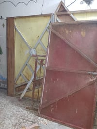 متوفر ابواب وشبابيك حديد ثقيل وباب خشب وباب رئيسي 07739377092