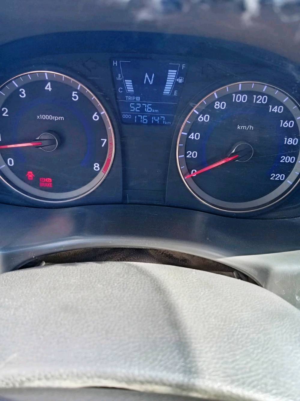 سياره للبيع
النوع: [اكسنت] الموديل: [2013] اللون: [أبيض]
مواصفات السياره : (مواصفات خليجيه)
 المواصفات: مكيف شغال،كامره خلفيه ،أيرباك،محرك (1600)،اوتماتيك،مقاعد كهرباء،جام كهرباء
، استخدام شخصي (رقم بغداد بأسمي)تحويل ثاني يوم 
ضرر السياره  (تبديل باب السايق)+بارد في الباب الخلفي+ صوت في ال(البور ستيرن)
الموقع: [بغداد/الفحامه/ قرب جزيره بغداد] للاستفسار: مراسلة على الخاص أو الاتصال على الرقم: [***********]