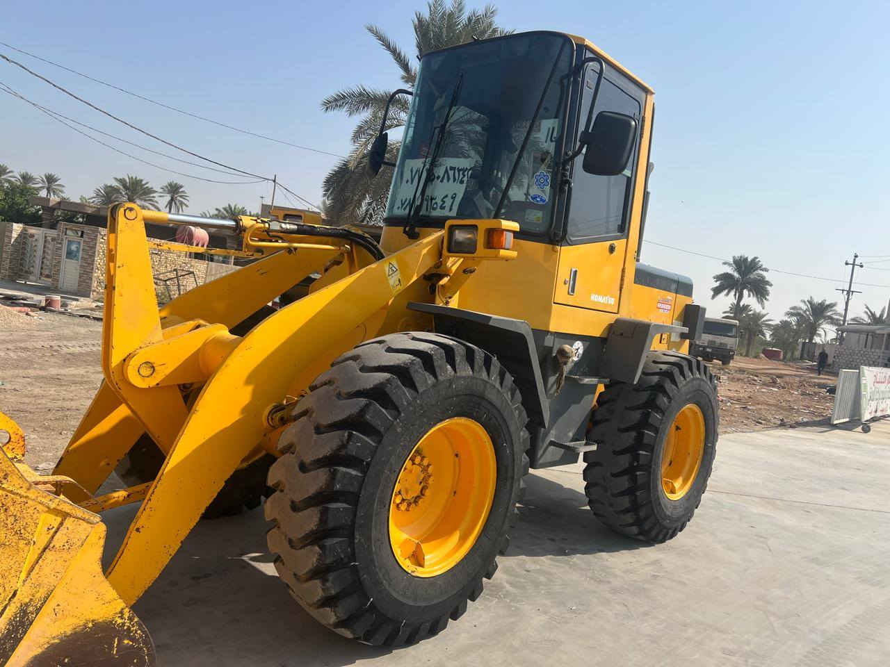 السلام عليكم. شفل كوماتسو حجم 100 دخول جديد   تبريد شغال  شفل جاهز للعمل  الاستفسار ***********......     ***********
