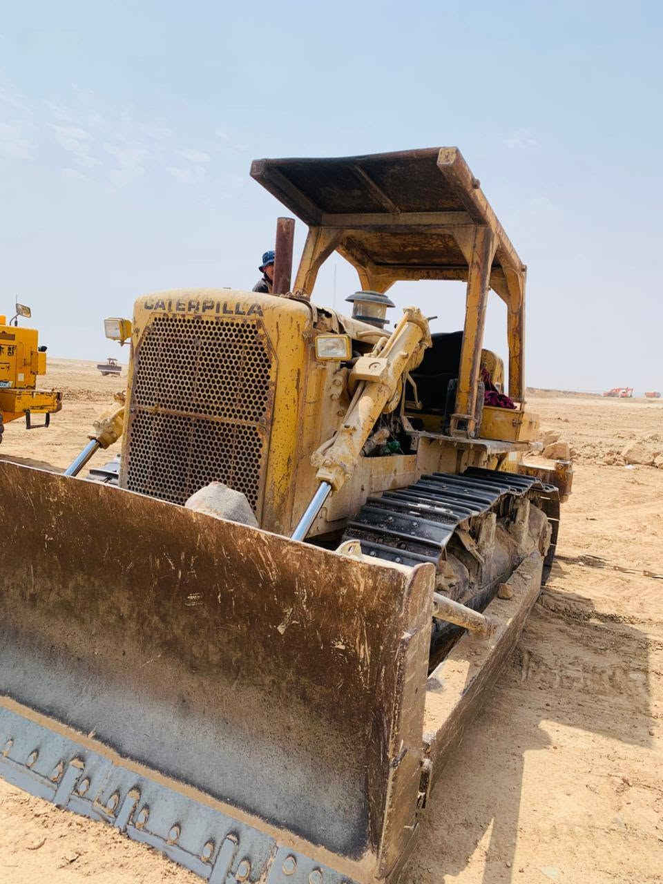 بلدوزر كتر دي سفن مكفوله كفاله عامه السعر 20وبيه مجال 
***********
