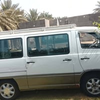 كيا ايستانا • تفاصيل بالصوره