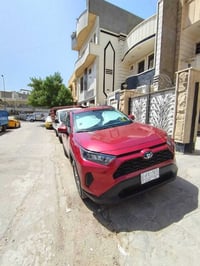 راف فور هايبرد LE 2022 وارد ضربتها باب السائق السعر 22500 $ َبيها مجال...