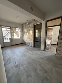 🏠 شقة للايجار  تحتوي على غرفتين و صالة و مطبخ و خدمات و بلكونة  طابق ا...
