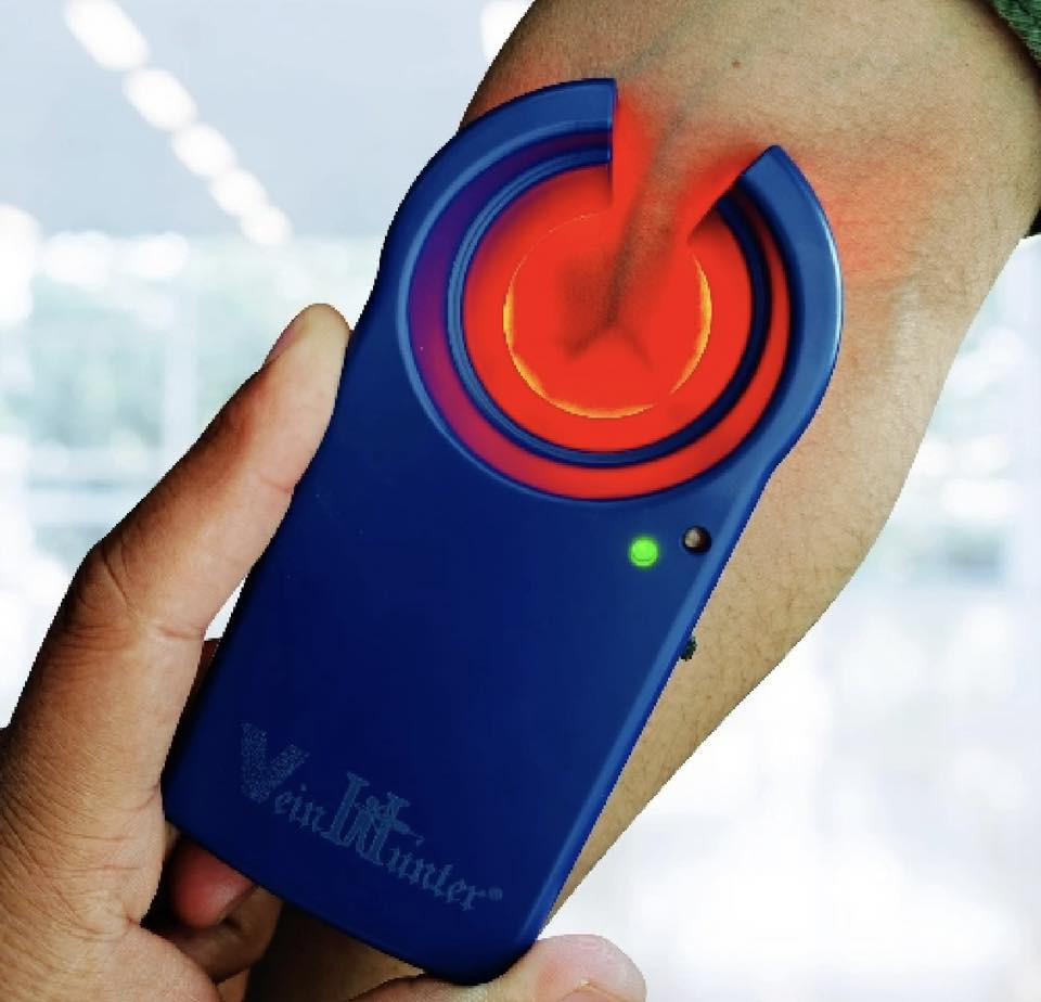 جهاز كشف الأوردة-Vein Finder
يساعد جهاز كشف الأوردة هذا المستخدم على تحديد الأوردة بوضوح.

بطارية قابلة للشحن تدوم طويلاً: يتميز جهاز كشف الأوردة VeinHunter ببطارية مدمجة قابلة للشحن تدوم حتى 3 ساعات من التشغيل المتواصل، وحوالي أسبوع عند الاستخدام المتقطع.

9 مستويات سطوع قابلة للتعديل: يوفر جهاز كشف الأوردة 9 مستويات سطوع قابلة للتخصيص، مما يسمح للمستخدم بضبط شدة الإضاءة حسب نوع البشرة، وظروف الإضاءة، وعمق الأوردة.

سهل الحمل والاستخدام: يتميز الجهاز بتصميم خفيف الوزن وسهل الحمل، مما يجعله مناسبًا للاستخدام في أماكن مختلفة. كما أنه سهل الاستخدام، مع أدوات تحكم بديهية تُمكّن من تحديد الأوردة وعرضها بكفاءة.

مناسب لجميع الأعمار والاستخدامات: يُنصح بتخفيف إضاءة الغرفة للحصول على رؤية أفضل.


**إذا كنت صاحب هذا الإعلان وتريد حذفه لأي سبب، رجاءا أرسل رسالة إلى الدعم الفني**