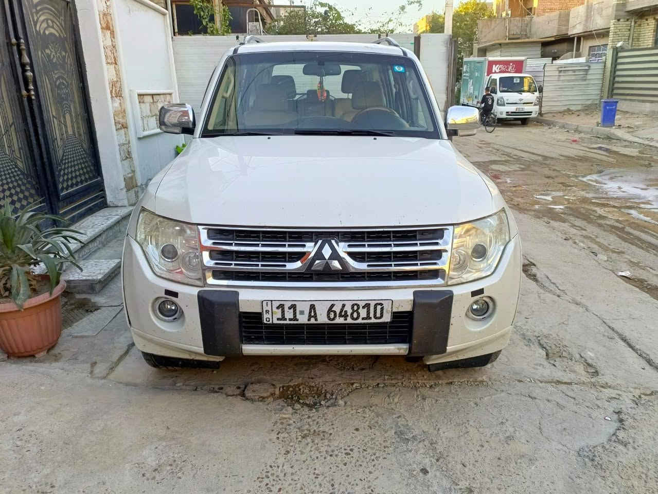 السلام عليكم
باجيرو موديل عشره دون حادث دون صبغ دون تبديل 
فقط بارد اقل من شبر بخشم الجاملغ 
الساره كويتي صدر جديد بعد هوايه مواصفات حلوه 
السياره باسمي مداور ثاني نهار
مطلوب ١٤٠ وبيها مجال حك الجيه عنوان السياره البياع 
*********** #وتساب
