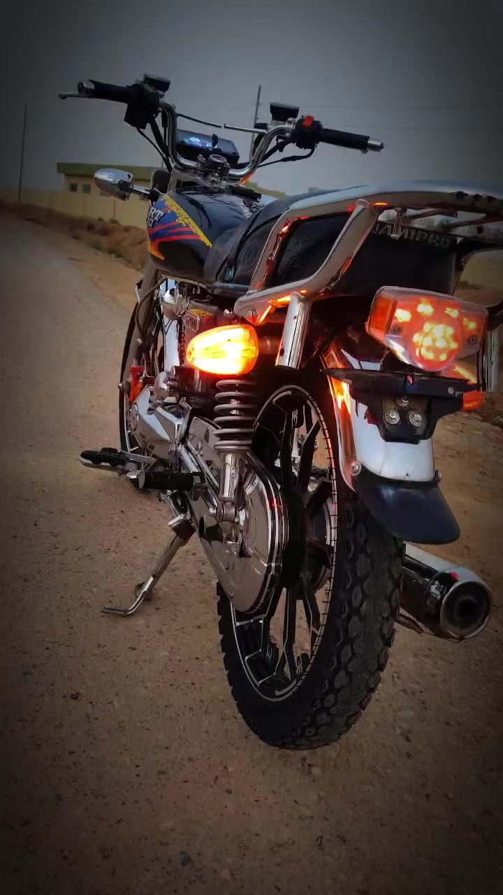 سلام عليكم ماطور للبيع موديل25 بعده وضع شركه نشاط فول ماطور كله شغال بعده ما مضروب صبانه  سعر نتصل وتدلل ***********
