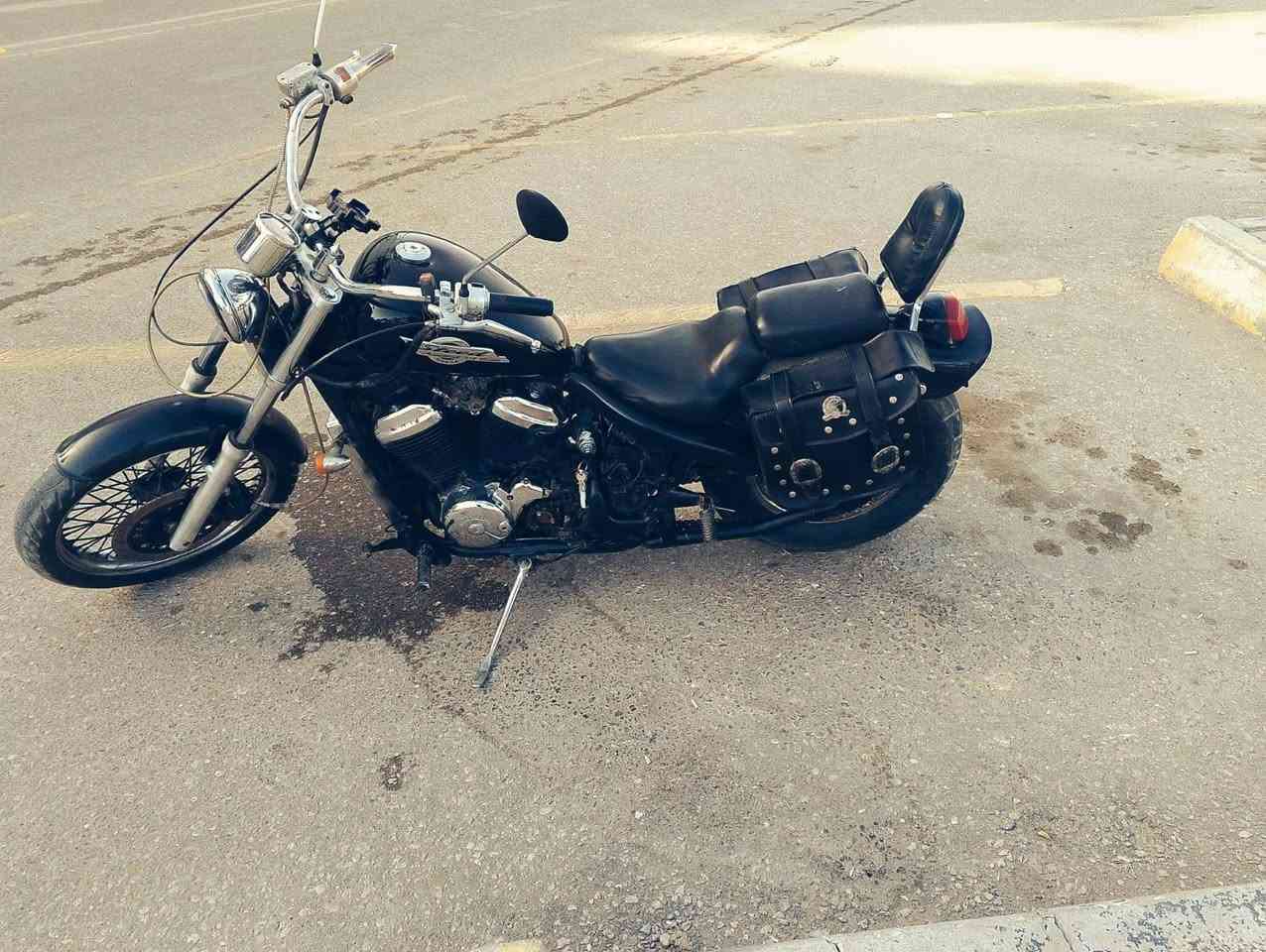 هارلي ستد (هوندا) 400 سي سي 
محرك نظيف زنجيل و دشالي جدد كهربائيات كامله عدى الاشاير يرادلهن ربط صالنصات رياضي صوت راقي و جنط يمنه يسره 
ملاحضاتها : يرادلها اشاير و صفاحيات بس 
للمراوس بدايون لايتي او نفخ 
او بيع سعر 1550 مكاني كربلاء باب طوريريج *********** بي واتساب كربلاء, العراق
