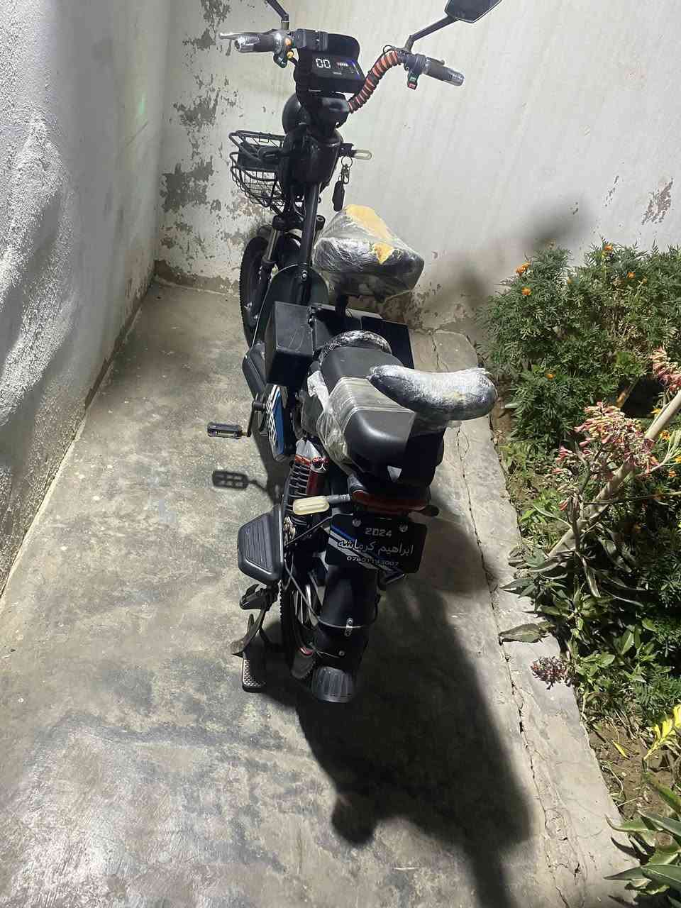 بايسكل شحن
ريان 5بطاريات حجم 18 ملف 1000
كهربائيات كلها شغاله
سعره 250 بي مجال 
***********
