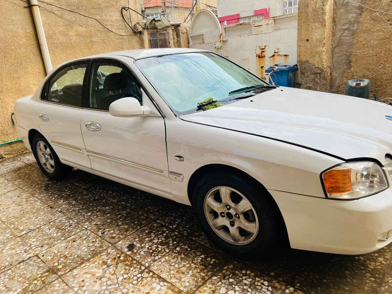 كيا اوبتيما 2005 
لون ابيض 
ويل كب بلادي 
تبريد تدفئة شغال نقص بس غاز لان متروكة 
وارد أمريكي ضربه باب بصف السايق والباب الخلفي فقط 
مكفوله شاصي  ولغد  وكص كفاله 
سيارة عدي من ٢٠٠٦ لليوم ومتروكة من 2018 لليوم 
صبغ عام بسبب الجراد 
محرك 2000
رقم بغداد  صدامي
سياره كلش حلوه يرادلها تعديل شغلات بسيطة 
عارضه 60  ورقه وبيه مجال ***********
بغداد البلديات
