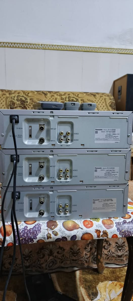 السلام عليكم .
جهاز فيديو كاسيت ماركة باناسونيك عدد ٣  موديل مميز و جميل . نظيفات و بلادية بدون تصليح نهائيا . شغالة بالكامل استيراد الكويت وليس اوربي
4 هيد صورتهم جدا ممتازة .
تصفية اوتوماتيكية للصورة . 
عرض و تسجيل .
 (مع الجهاز ريموت الاصلي و فيشة عرض للشاشة ) 
سعر الجهاز  ٥٠ الف نهائي .واصل لمكانك .
اي استفسار او مراسلة موجود خاص او 
*********** البصرة .موجود توصيل شركة .
