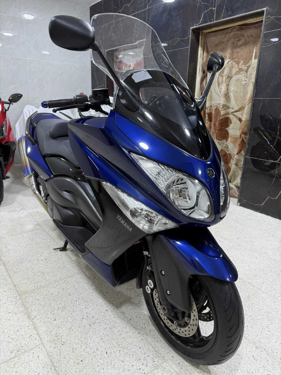 بسم الله ما شاء الله
تي ماكس ٢٠١١ رمبة مستخدمة كم يوم 
جديدة بمعنى الكلمة بحالة الوكالة عدتهة وكتلوكاتهة موجودة
كفالة عامة نظافة ١٠٠/١٠٠
ماشية ٣٤ سويجات ٣
مكاني مدينة الصدر شارع الفلاح قطاع ١٢ هـ ***********
السعر ٤٧ ورقة
