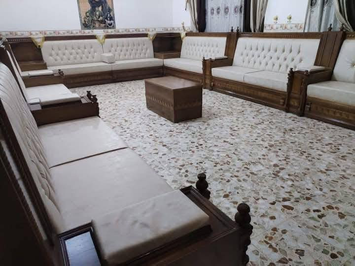 معرض ومعمل جسور للأثاث *********** نسعى دائمأ لتحقيق الافضل ❤️ديوان اطراز عربياجود انواع الاقمشه  - 🪵 خشب زان مصري يوجد كادر مختص 👍🏻 لاخذ القياسات في جميع المحافضات ضمان 🛡️5 سنوات            للحجز والاستفسار ارسال صورة الموديل 🖼️على الواتساب ‏————————————————-العنوان 📍بغداد البياع حي العلام شارع قطر الندى للاتصال بالارقام 👇🏻 ***********
