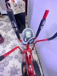 جهاز جري أو ركض للبيع الجهاز نظيف الشاشة شغالة مالتة وتحتوي على كشن وع...