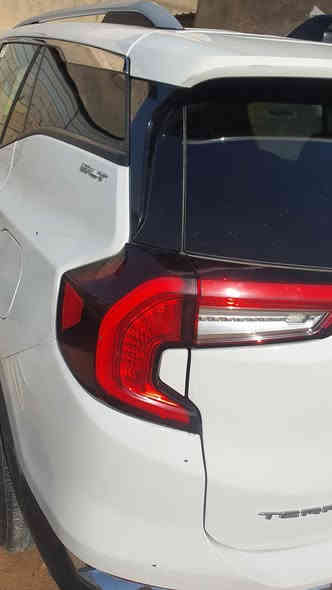 سلام عليكم  جي ام سي تيران مديل ٢٣ حادث موضح بلصوره بدون ايرباك السعر ٢٠٠ وبي مجال محرك ٤سلندر  رقم اربيل وكاله تحويل ماشيه ٢٨ الف مايل موبايل  ***********
