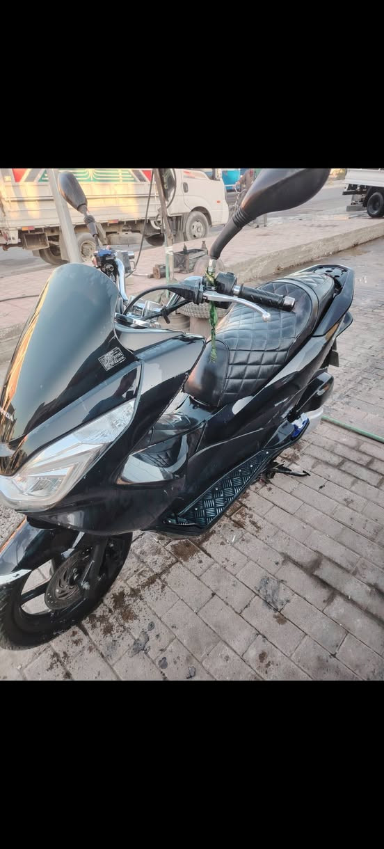 السلام عليكم مكلف بالنشر بي سي اكس اكس مرقمه هسه رقم انكليزي
ماشيه ٨ الف حقيقي
جي اف 
اتصال ع رقم ***********
