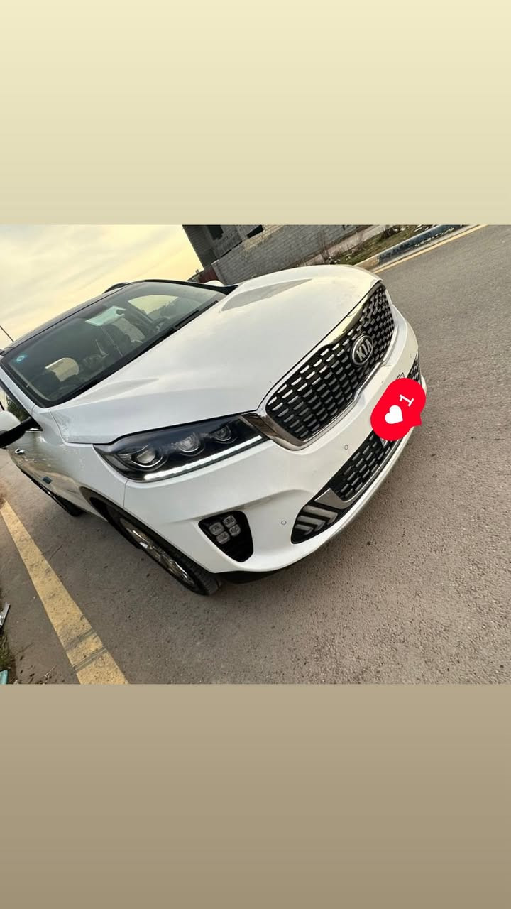 السلام عليكم 
سورنتو 2020 مكفولة كفالة عامة 
6 سلندر ماشية 90 الف حقيقي 
بانوراما
بصمة + ترحيب 
كشنات جلد + كهرباء 
تبريد ٣ قطع 
٧ راكب 
لايت ٣ عدسات + بلاجكتور ٤ عدسات 
لد امامي + لد دعمية 
شباك نيكل اعلى + اسفل 
ويل كروم حجم ١٩ 
اشاير بالمري + مري كهرباء 
يدات نيكل 
صندوق كهرباء 
داخل لونين اسود + بيجي 
فول تحكم ستيرن + كروز سرعة 
شاشة اعطال 
شاشة + كامرة خلفية دوارة 
حساسات امامية + خلفية 
٤ وضعيات قيادة 
مانع انزلاق 
تو ويل 
وباقي المواصفات المعروفة 
السيارة هزة و ارقام جدد و بأسمي شخصياً تحويل ثاني يوم 
مكان السيارة قضاء بلد  
السعر 283 ورقة
***********
