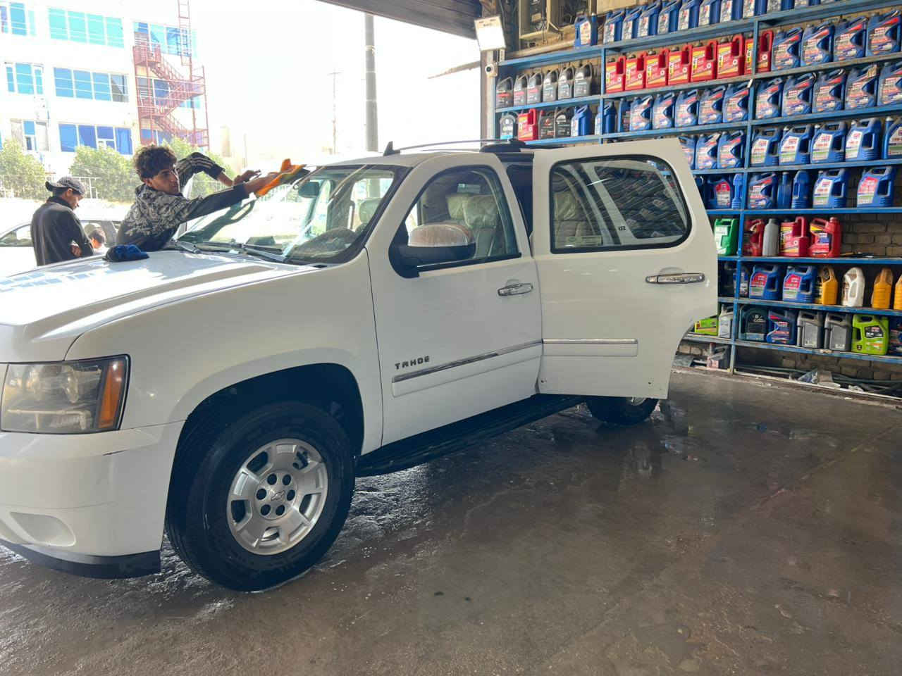 السلام عليكم ورحمة الله وبركاته
تاهو خليجي ملكي 2010 فول لفول رقم بصره تحويل ثاني يوم 
السياره بيه صبغ بابين وجاملغ فقط جاهزه الاخير حداديه كلشي جاهزه 
السعر 175
الاتصال ***********
