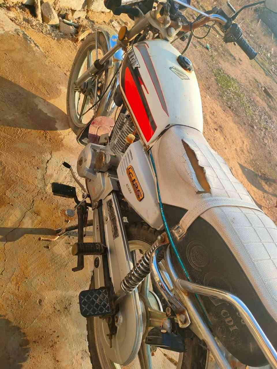 السلام عليكم مطورالبيع سيفان موديل 2020  خمسه كير  موجود سلف شغال كله شغاله اخو سعرو 400الف بي مجال الزيروالشراي مكاني ناحيه القياره الشراي يتصل***********
