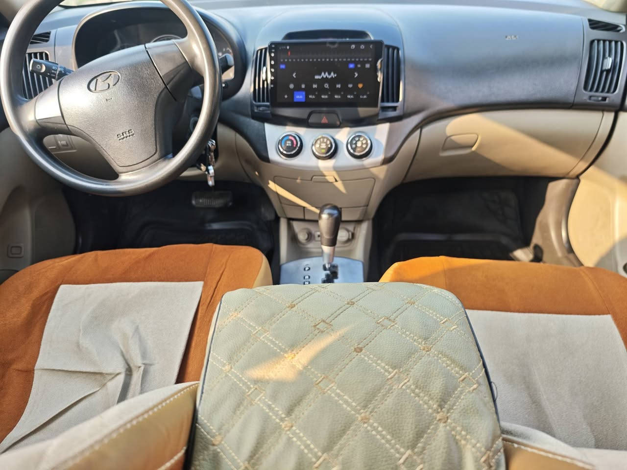 السلام عليكم..
افانتي ٢٠٠٩ محرك ١٦٠٠ دكشن عالي لوحتها بغداد دولي متداورة جديد، حدادية وگير ومحرك مكفولات، وبدن السيارة مكفول بإستثناء المؤشرات بالاحمر، على البنيد ماكو اي ضربة لكن الصبغ شلع ،على الجاملغ الايمن چويات اثنين فقط، قبق الجنطة انفرك اثر ضربه و تعديله بدون اي دگة چاكوچ.
سعرها ١١٠ وبيها مجال للناس الطيبة
مكاني النجف
***********
