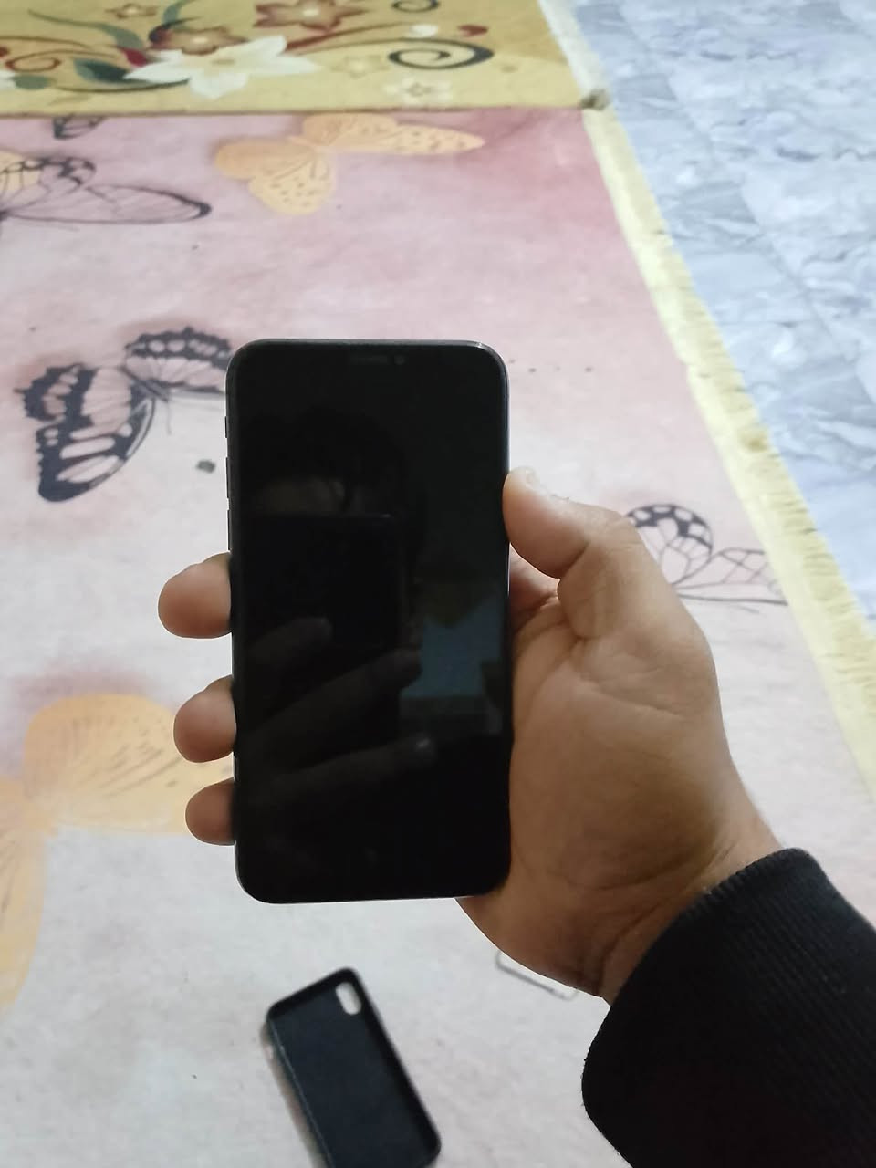 سلام عليكم ايفون أكس للبيع بطاريه٨٠شاشه جديده السعر ١٠٠قفل***********
