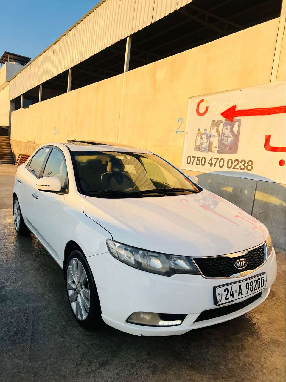 كيا سيراتو ٢٠١٣ فول موصفات توماتيك شفتات استيرن ويل ١٧شركة سلايد شاشة ايباد كاميرة حساسات خلفي محرك ١٦ دوش مراية شفط سيارة بدون صبغ فقط بيها مكانين صغير بارد رقم و سنوية جديد ٢٠٢٣ عليها (٨)ورقة غرامة ينزل من سعر ١١٨ ورقة عنوان دهوك قضاء بردرش *********** واتساب دهوك, العراق
