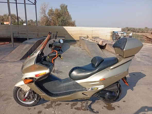 هونده فورزه لبيع 0/6  دراجه نقصهه فقط قبق مال حافضه وقاعده مال الاشاير اماميه كلش بسيطات دراجه مامفتوح برغي بيهه معدلهه ١٦٠. لون ذهبي ارواق بيهه منفيس ورقه معرض موجوده  قفل من الاخير ماتعبك وتعبني ٦٥٠ بيهه مجال حك جيتك مكاني ديالى غالبيه.  رقم ***********
