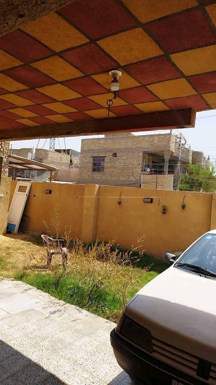 سلام عليكم ورحمة الله وبركاته من رخصة الادارة المحترمة.
دار للبيع المساحة 246 الواجهة 12ونص والنزال 20 طابو ملك صرف بأسم واحد مو ورثه سند جديد أبو الفسفورة طابقين كامل مسلح نضيف جدا بناء تسعينات ترميم بالكامل جديد ماء وكهرباء ومجاري الأرضية مرمر والجدران سيراميك الطابق الأول يحتوي على كراج وحديقة ومرافق خارجية بالإضافة إلى هول كبير ومطبخ حار بارد وخارجي للطبخ واستقبال كبير وصالة درج وغرفتين نوم وخدمات كاملة ومنور كبير والطابق الثاني يحتوي على غرفتين نوم وحمام وبالكون وسطح ومخزن بالاضافة الى مشتمل معزول قاط ثاني يحتوي على غرفتين نوم ومطبخ وخدمات كاملة يقع على شارع تجاري عريض وخدمات كاملة من ماء وكهرباء ومجاري وتبليط   عرض الشارع 15متر  يصلح لسكن ثلاث عوائل  ويصلح  يكون مدرسة اهلية أو روضة موقع تجاري 

العنوان: / الزعفرانية شارع المعهد مدخل شارع سيد هاشم ثالث  استدارة عاليسار مدخل شارع دور الشرطة أو شارع الوازات عاليمين قرب مدرسة السلام وحسينية الأمام علي عليه السلام/  سعر المتر 1450000

السعر الكلي 356 وقابل للتفاوض والعملة 

للاستفسار الاتصال على الرقم ***********

مكلف بالنشر
