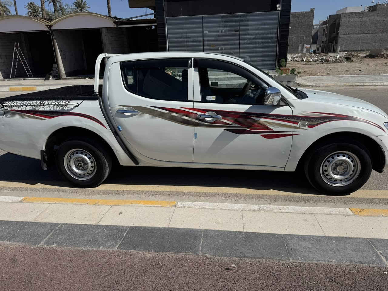 سلام عليكم بيكم ميسيبوشي L200 للبيع مديل 2015 السياره خير من الله مابيها اي نقص مكينه ومير مكفولات بيها فقط تكحيل اثر شخوط  محرك 2400 مكان السياره ديالى بعقوبه خرنابات السعر 140$وبيها مجال للشراي 
للاتصال ***********
