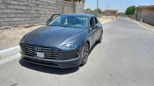 السلام عليكم 
وتحيه طيبه
للبيع . . .
هيونداي سوناتا.
وارد امريكية .
موديل 2023 .
مكينه 2.0 هايبرد .
ماشيه 21,000Mil .
مواصفات السياره :-
تحكمات ستيرن .
بصمة تشغيل 
بصمة ابواب.
تشغيل عن بعد .
قياده ذاتيه .
تحديد مسار.
رادارات ومانع تصادم امامي خلفي .
تنبيه عند الاقتراب .
كروز سرعه .
هاند بريك كهرباء .
وضعيات قياده (ايكو _ سبورت _ كوستم _سمارت).
سماعات بوز.
قطعتين تبريد وتبربد منفصل .
اناره LED نهاري ولايت زنون بلادي .
رقم 11 بغداد السنويه جديده باسمي شرط التحويل.
السعر 145 وبيه مجال 
للاستفسار اكثر عن السياره ***********

مكان السياره الانبار فلوجه او بغداد. السليمانية
