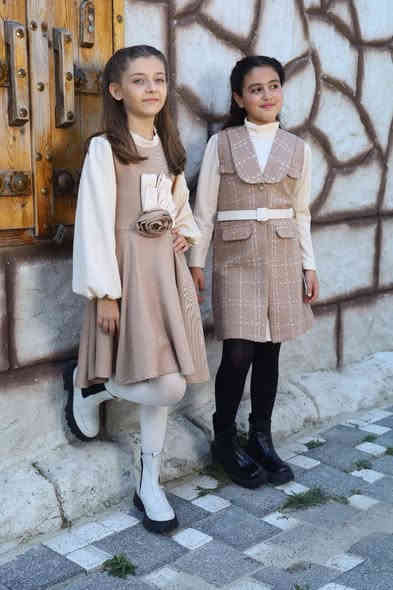 ازياء وليد جاف الافضل دائما 🔥
فستان مع يلك طويل 🤎

القياسات 8 الي 15 سنه 
لون اسود وبيجي

العنوان خانقين مجمع حبيب مول 
***********
