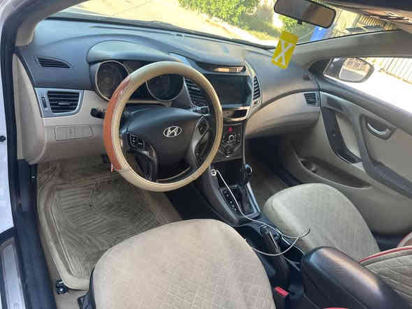 السلام عليكم
النترا 2016 خليجي رقم بغداد دولي بأسمي كامل مواصفات ما عده البصمه السياره بيها الجاملغ الأيسر والايمن مصبوغات والدوسه اليسار وربع الباب ملاون ومثل ما موضح بالسونار
السياره حلوه وخير من الله صدر تبريد تدفأه كله تمام تبريد قطعتين تخم تاير ماشيه 157كيلو 
السعر 121 وبيها مجال بسيط 
للاتصال ***********
مكان السياره بغداد حي الجهاد
