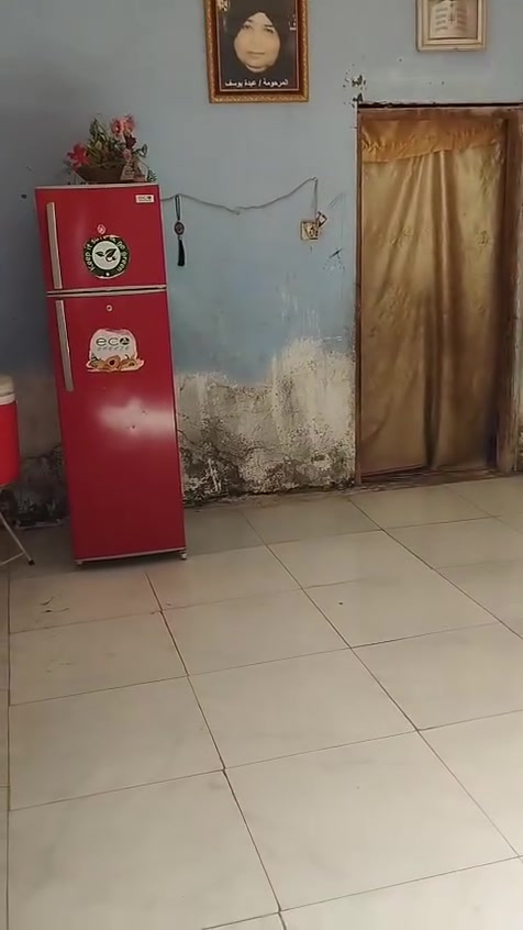 سلام عليكم  بيت للبيع مساحته 280 بناء غرفه وصاله جبيرا ومطبخ وستقبال وطارمه كلش جبيرا  مكانه سديناوية ورا جسر قرب مدرسه تعاون على تبليط بيت مرتب سعرا اتصال على الارقام او مراسلة صفحه.  
***********////***********
