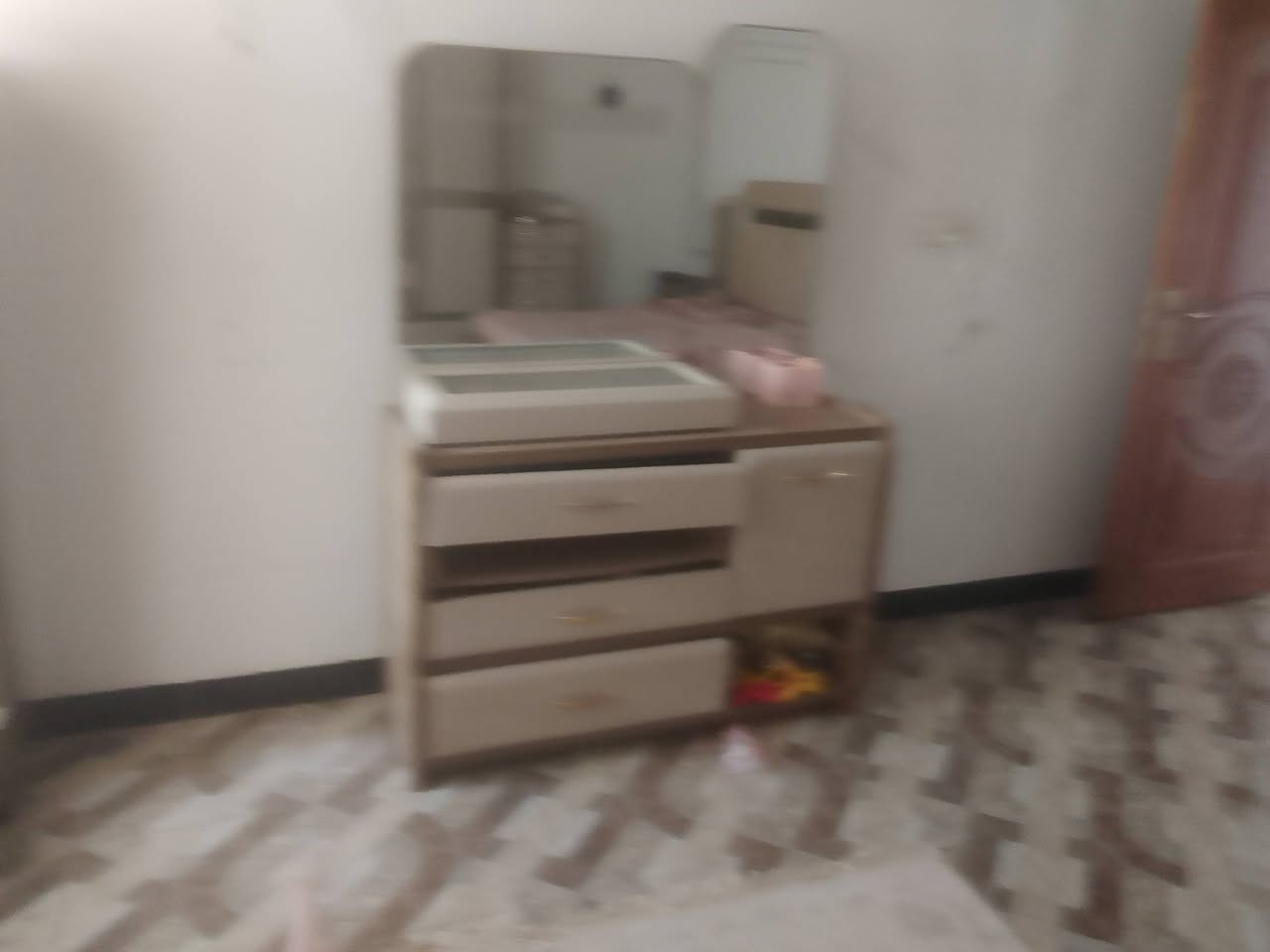 سلام عليكم غرفه نوم تركيا مستعمله للبيع وهاذه رقمي ***********
